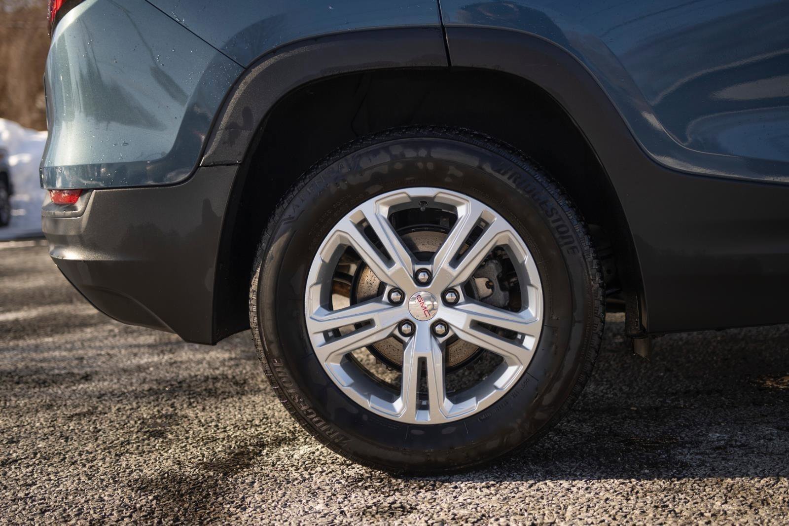 Used 2024 GMC Terrain SLE image 25