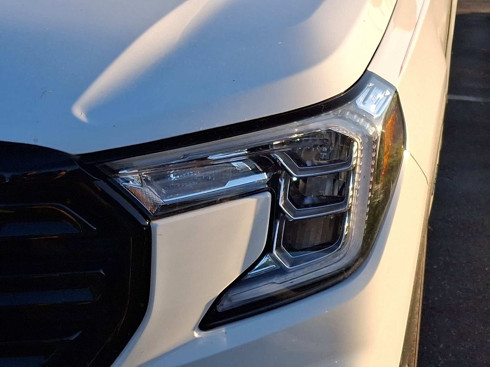 Certified 2023 GMC Terrain SLE w/ Driver Convenience Package AWD/4WD image 9
