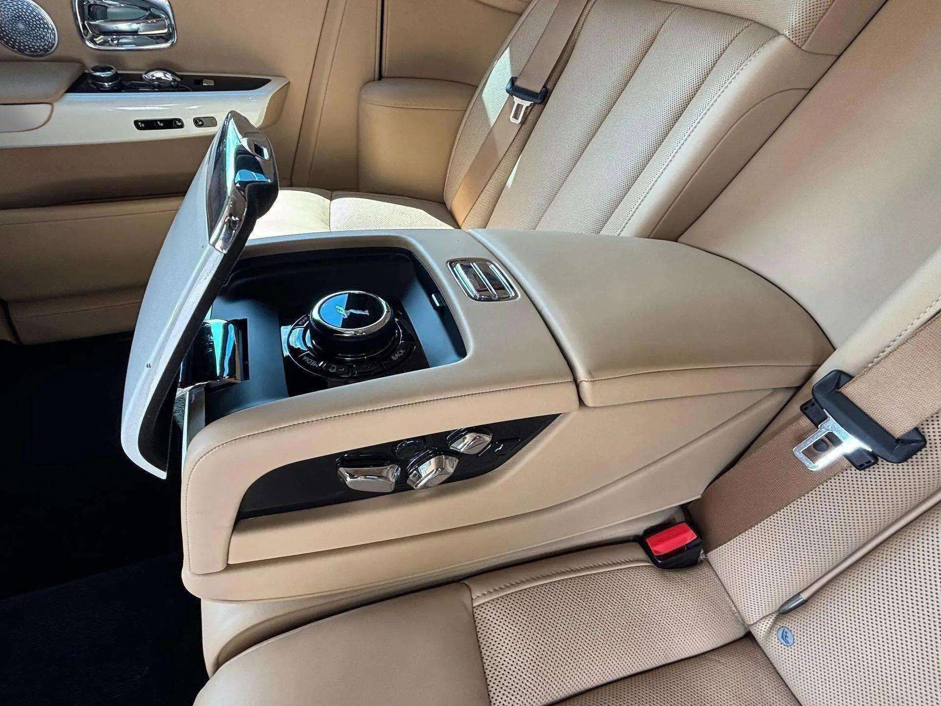 Used 2019 Rolls-Royce Phantom Sedan image 52