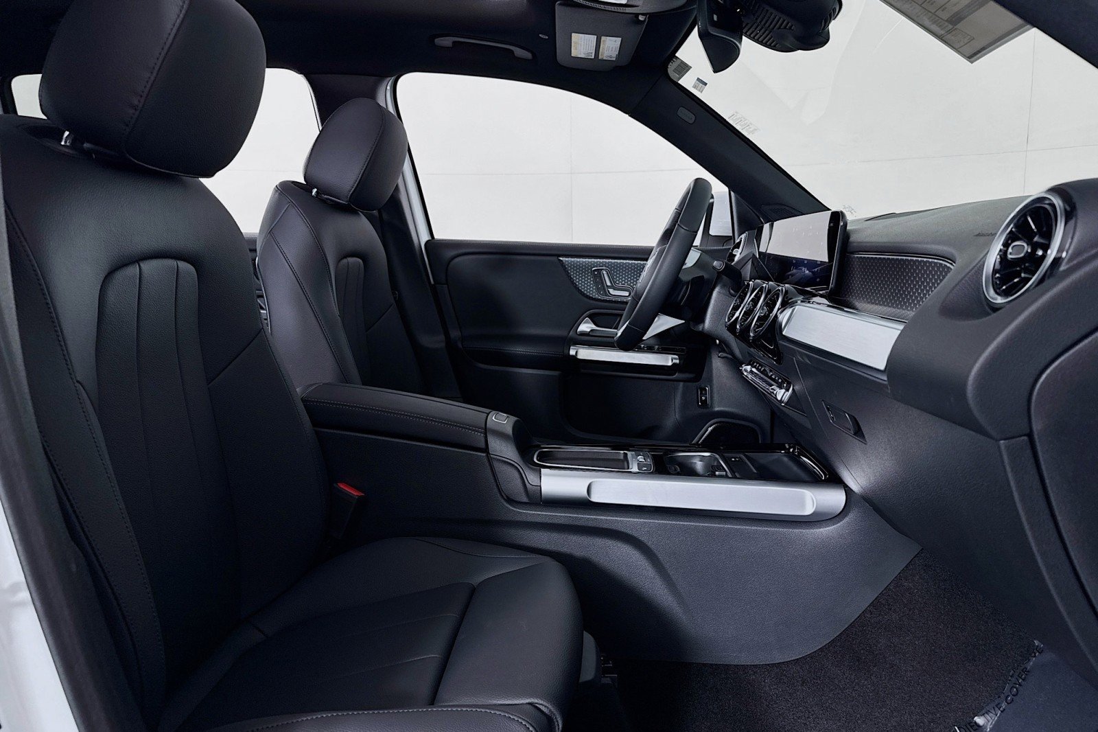 New 2026 Mercedes-Benz GLB 250 image 6