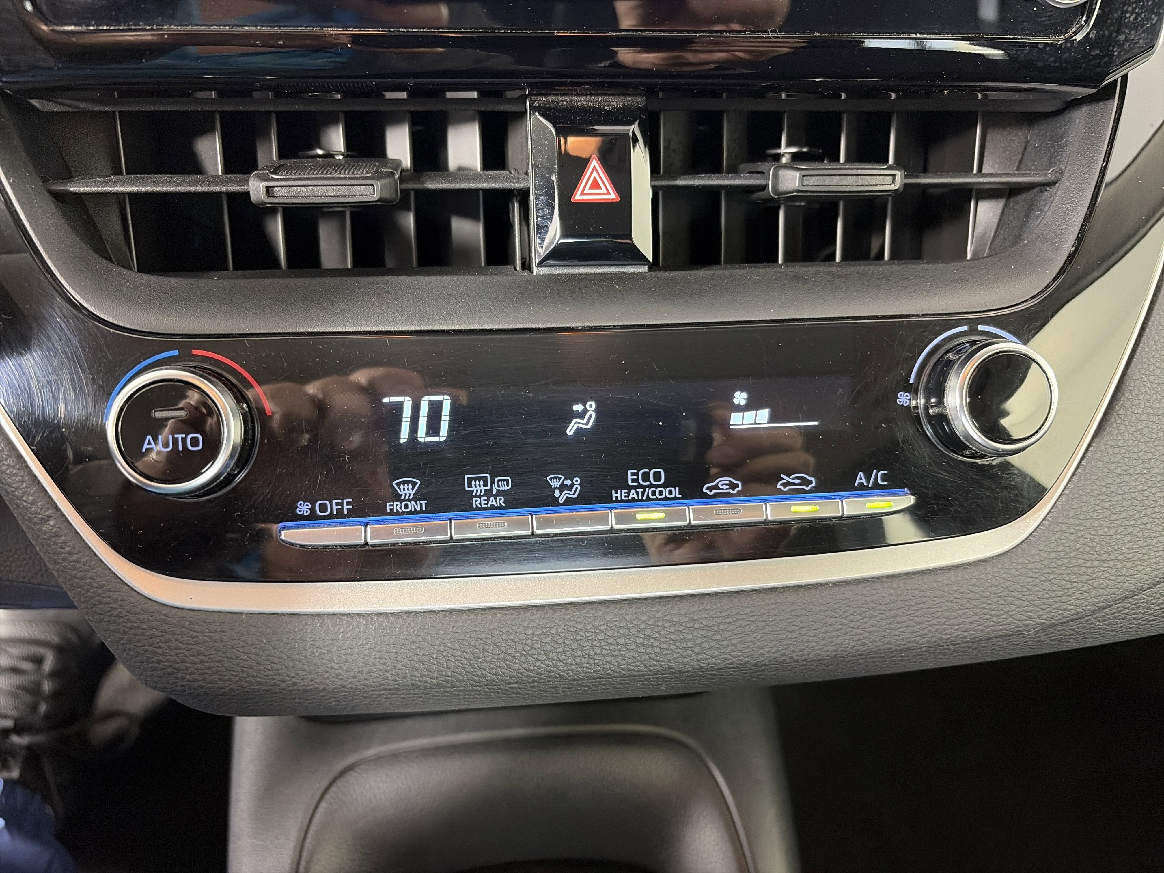 Used 2020 Toyota Corolla LE image 20