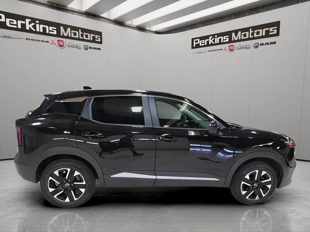 Used 2025 Nissan Kicks SV AWD/4WD image 4