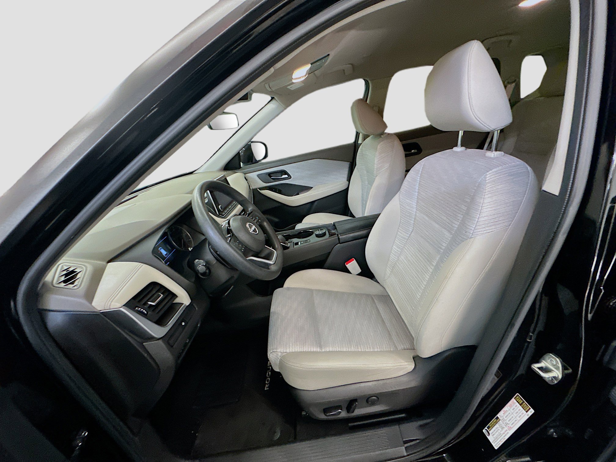 Used 2023 Nissan Rogue SV image 13