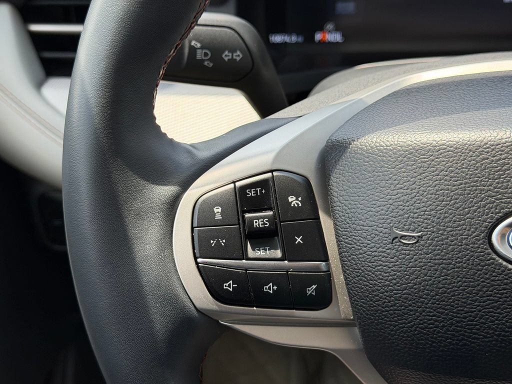 Used 2025 Ford Explorer Active w/ Active Comfort Package RWD image 20