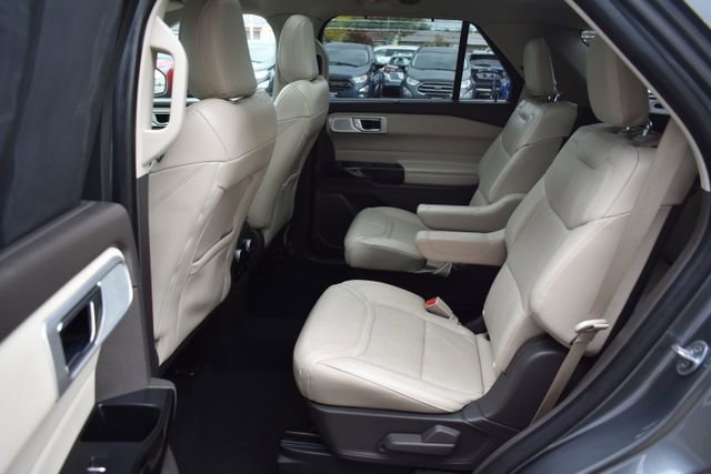 Used 2022 Ford Explorer Platinum w/ Equipment Group 601A AWD/4WD image 40
