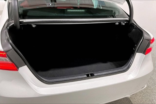 Used 2019 Toyota Camry XSE FWD image 43