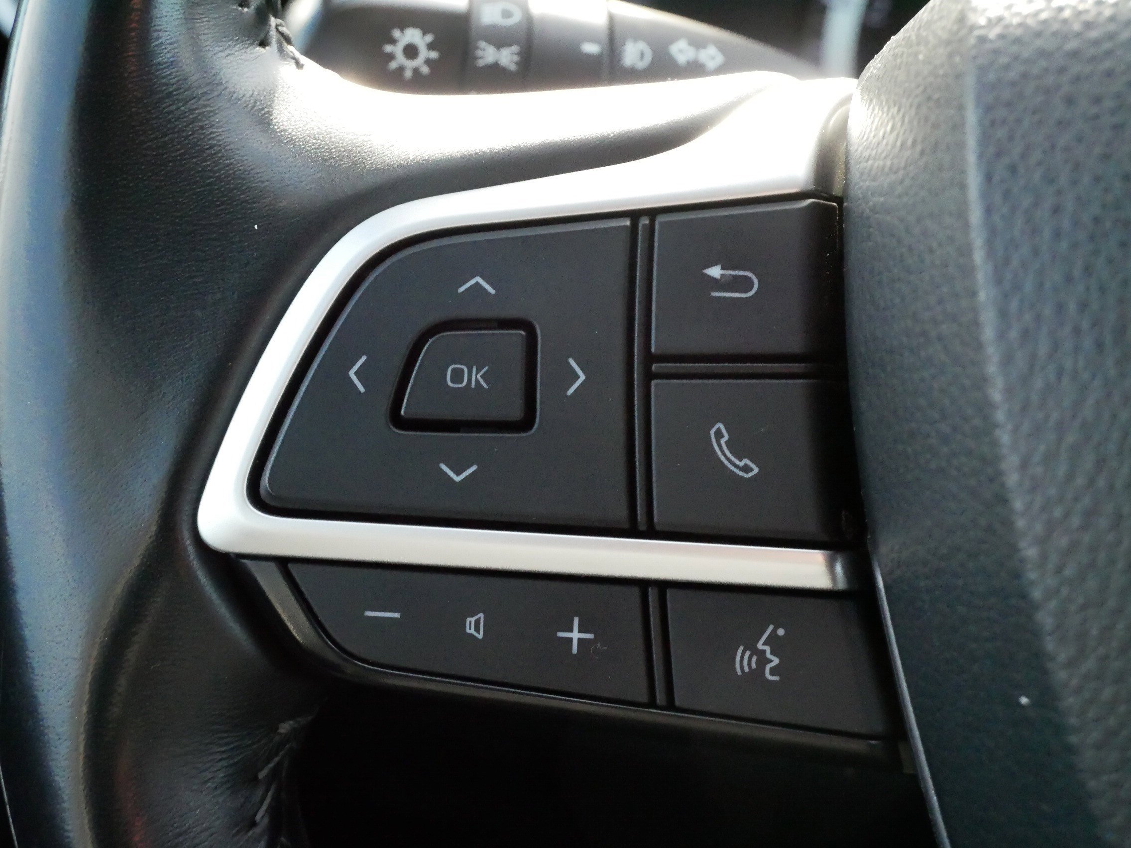 Used 2022 Toyota Highlander LE image 27