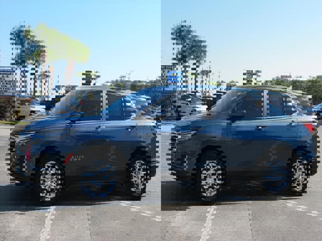 Used 2024 Chevrolet Equinox LT image 2