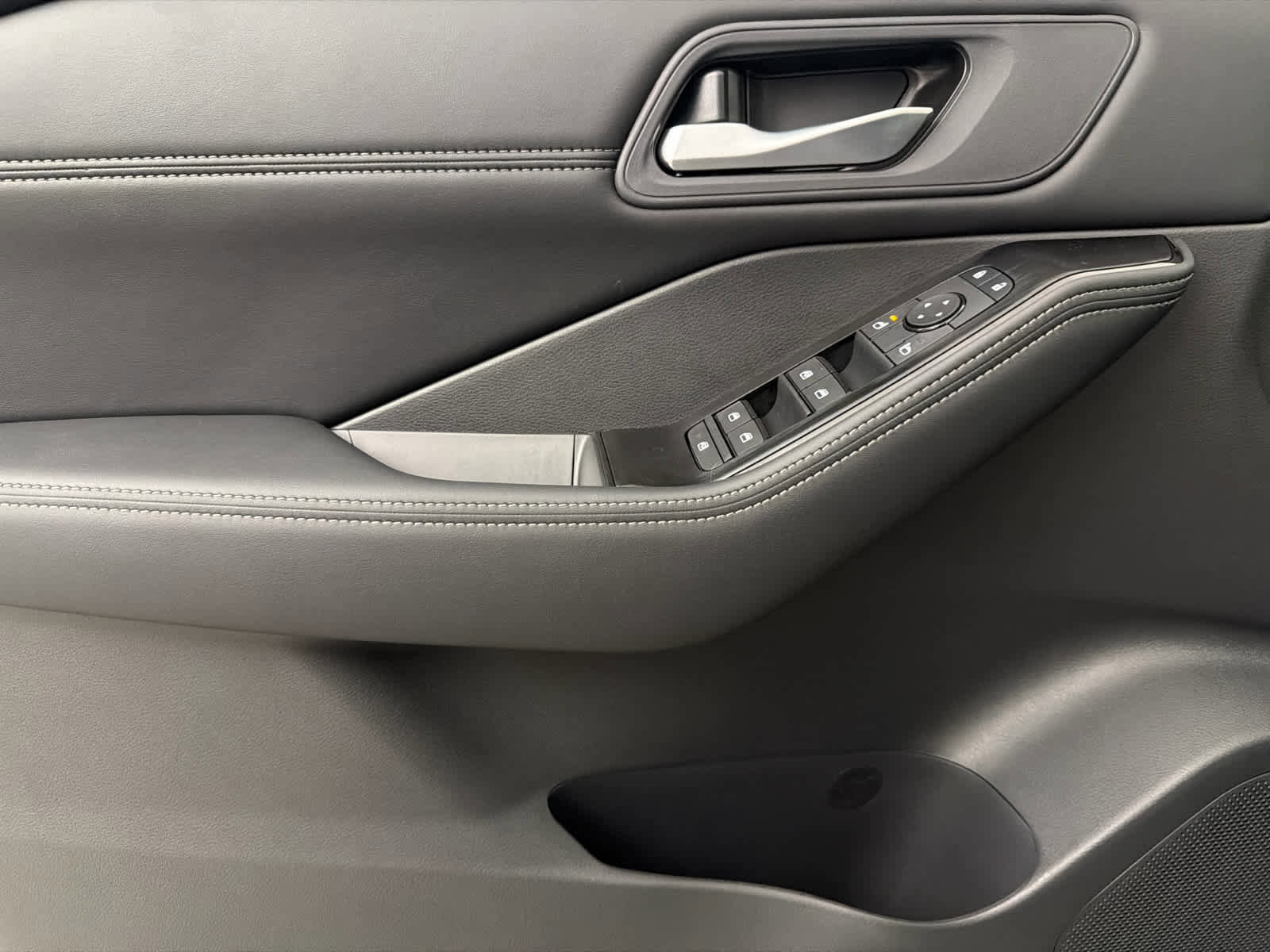 New 2026 Nissan Rogue SV image 23