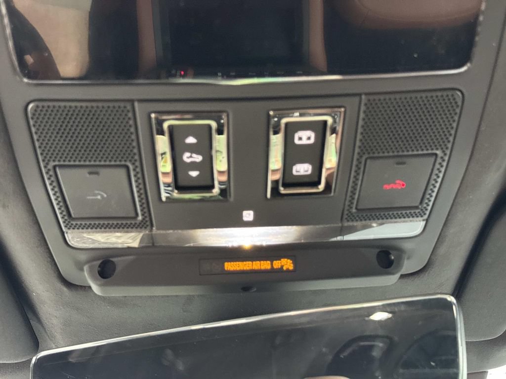 New 2026 Land Rover Defender 110 AWD/4WD image 21