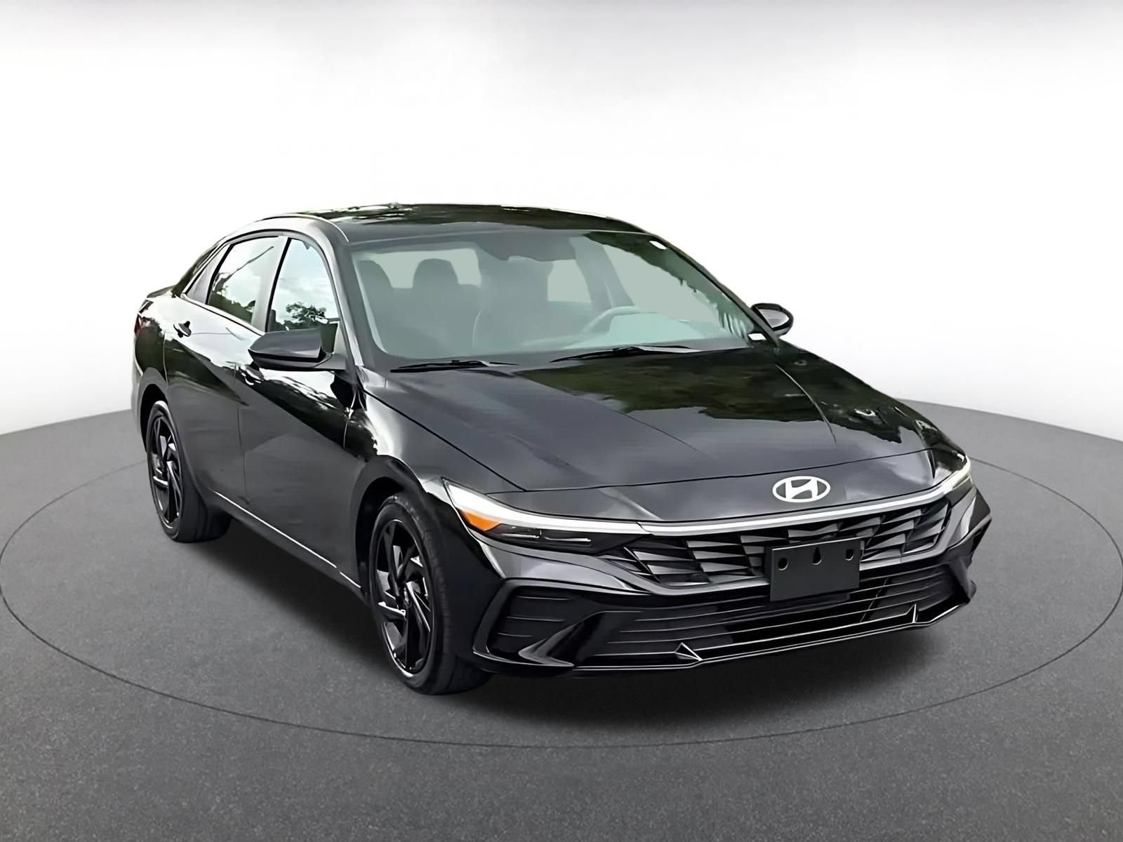 Used 2026 Hyundai Elantra Sport FWD image 3