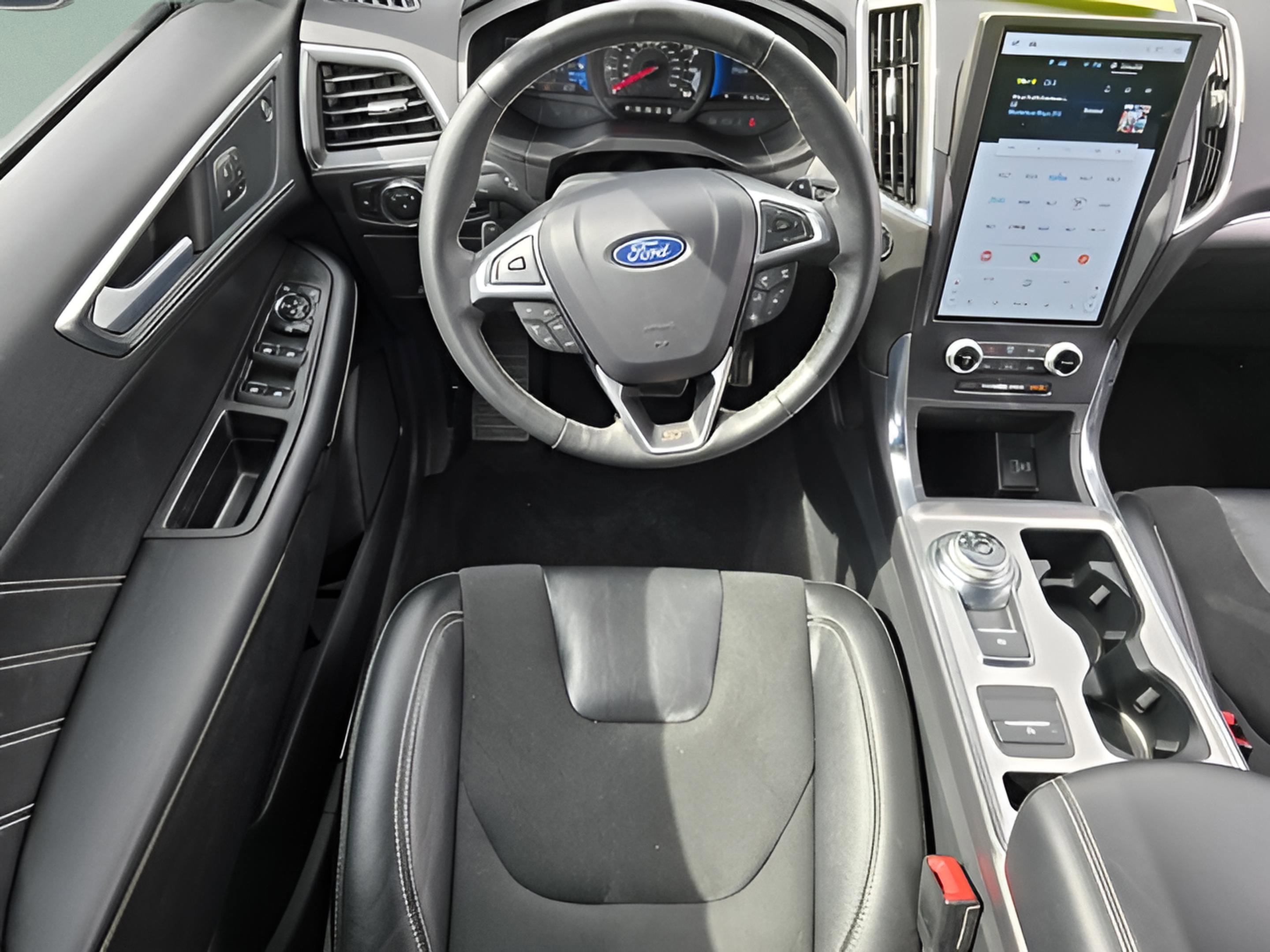 Used 2024 Ford Edge ST w/ Cold Weather Package image 9