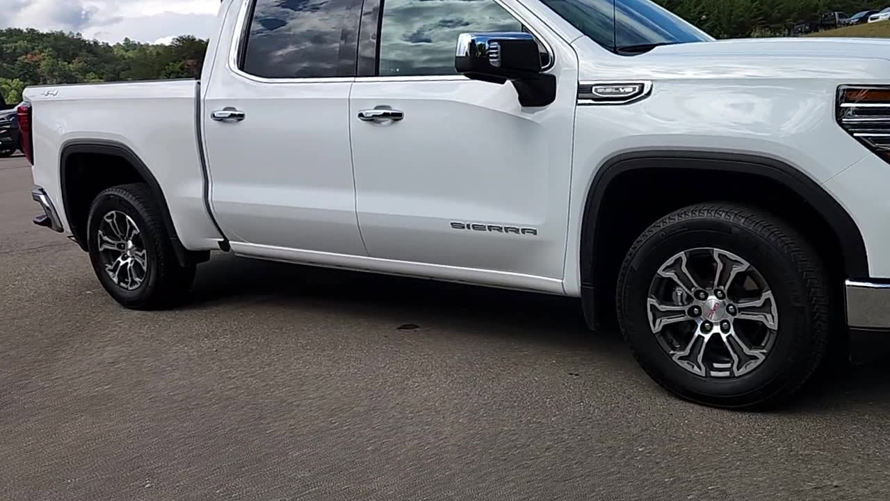 Used 2025 GMC Sierra 1500 SLT image 9