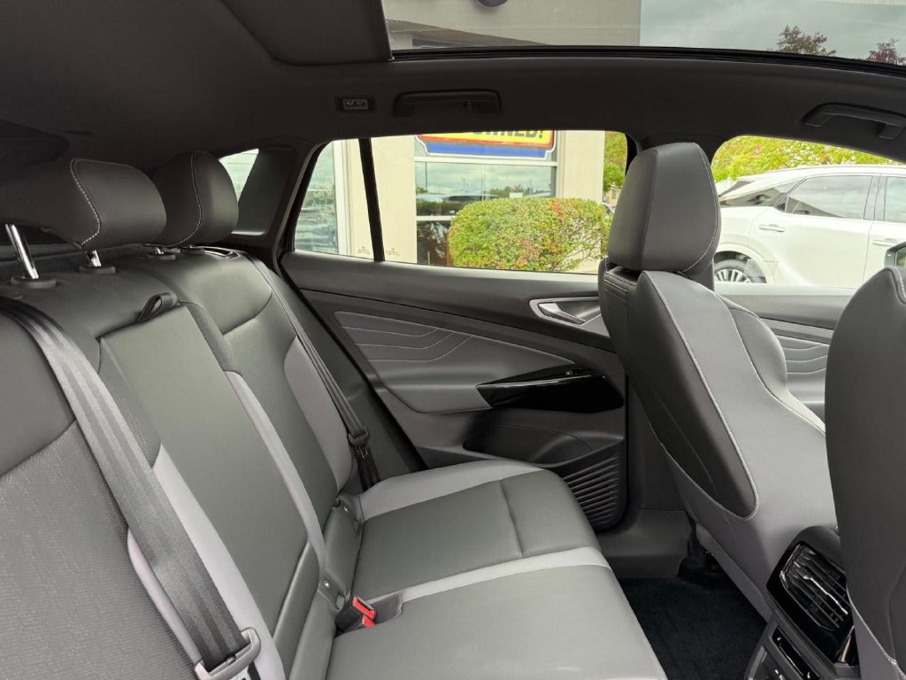 Certified 2023 Volkswagen ID.4 Pro S Plus AWD/4WD image 8
