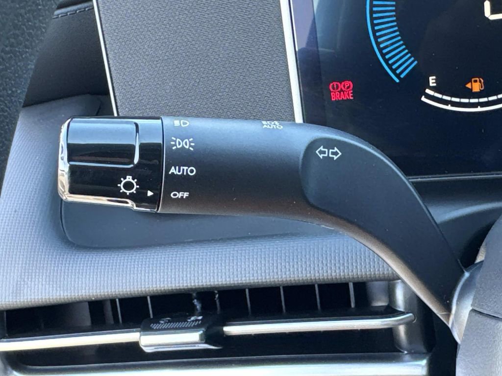 Certified 2025 Hyundai Santa Cruz SE image 21