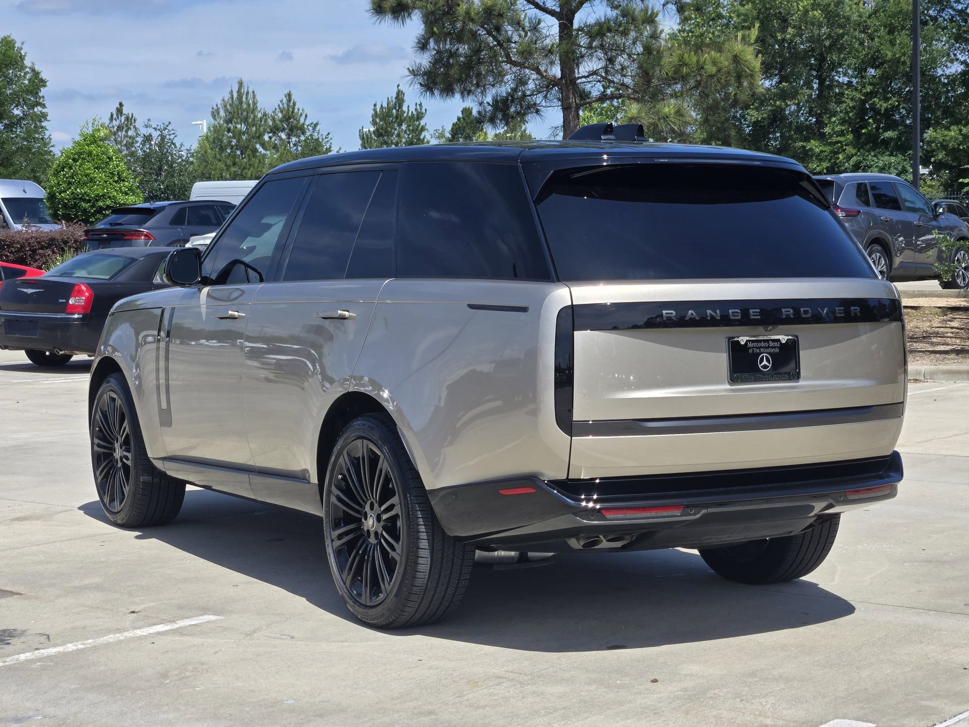 Used 2025 Land Rover Range Rover SE AWD/4WD image 6