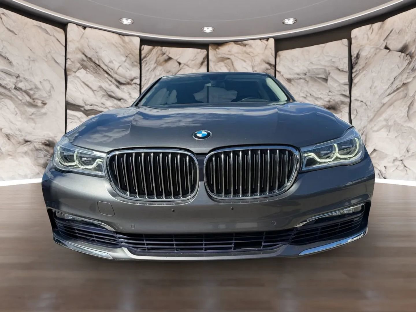 Used 2016 BMW 750i RWD image 2
