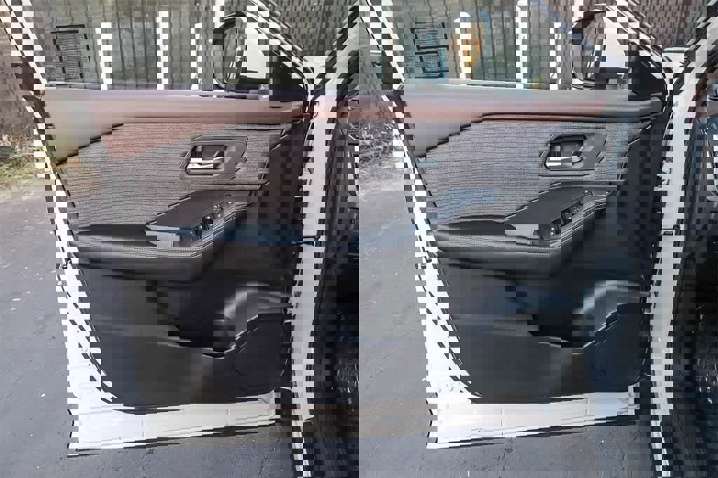 Used 2023 Nissan Rogue SV image 22