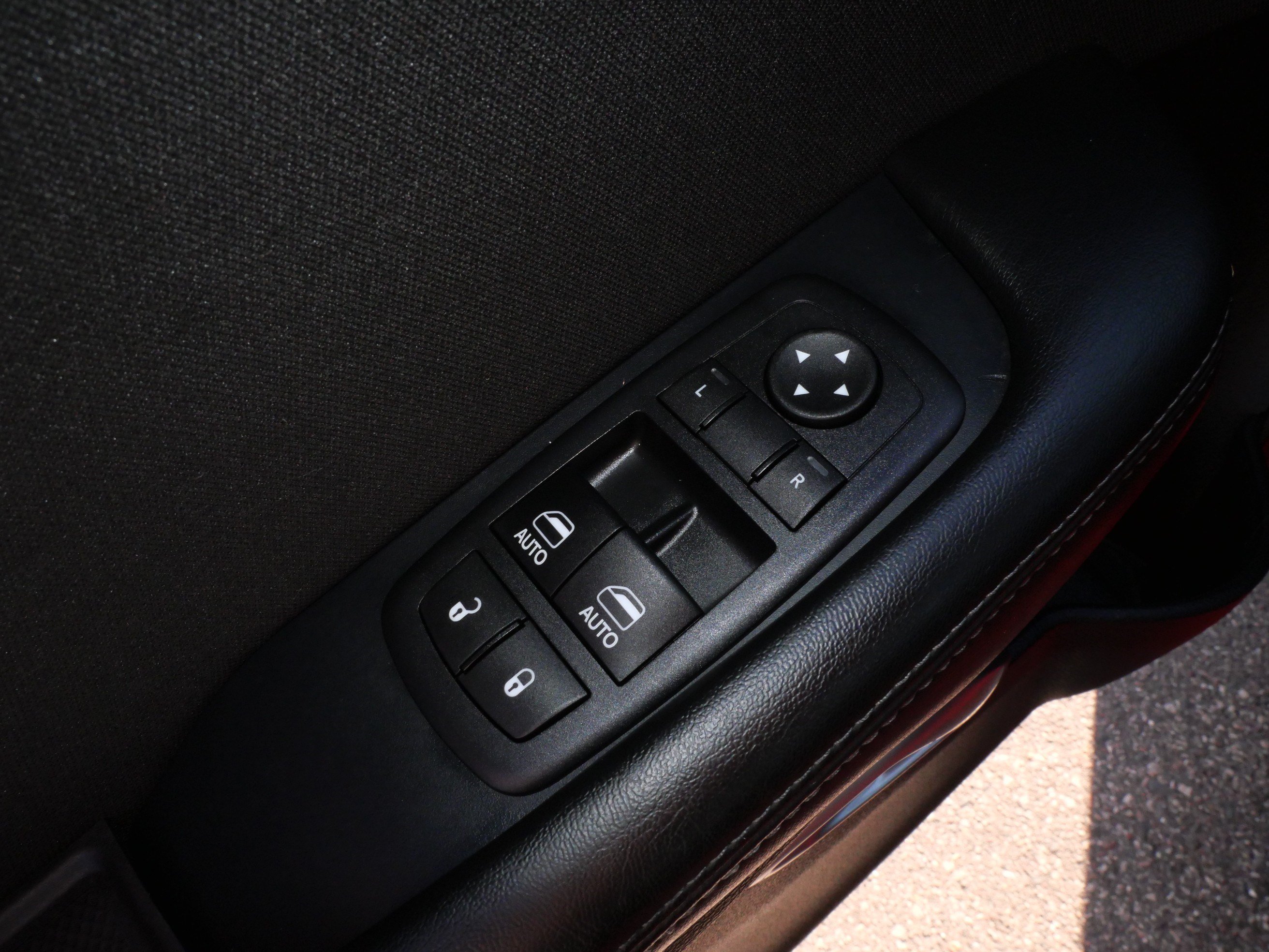 Used 2016 Dodge Challenger SXT w/ Driver Convenience Group RWD image 19