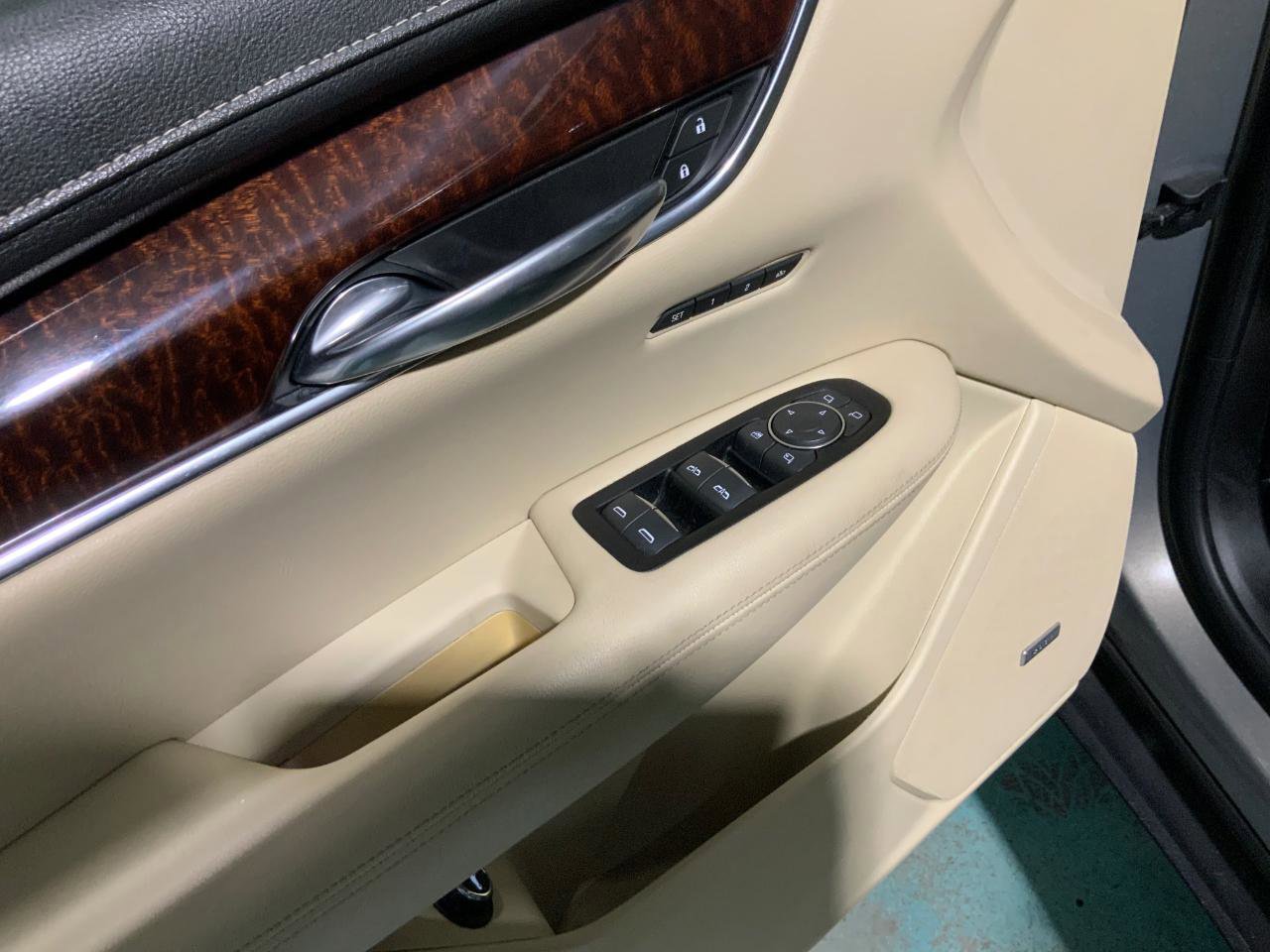 Used 2017 Cadillac XT5 Luxury FWD image 8