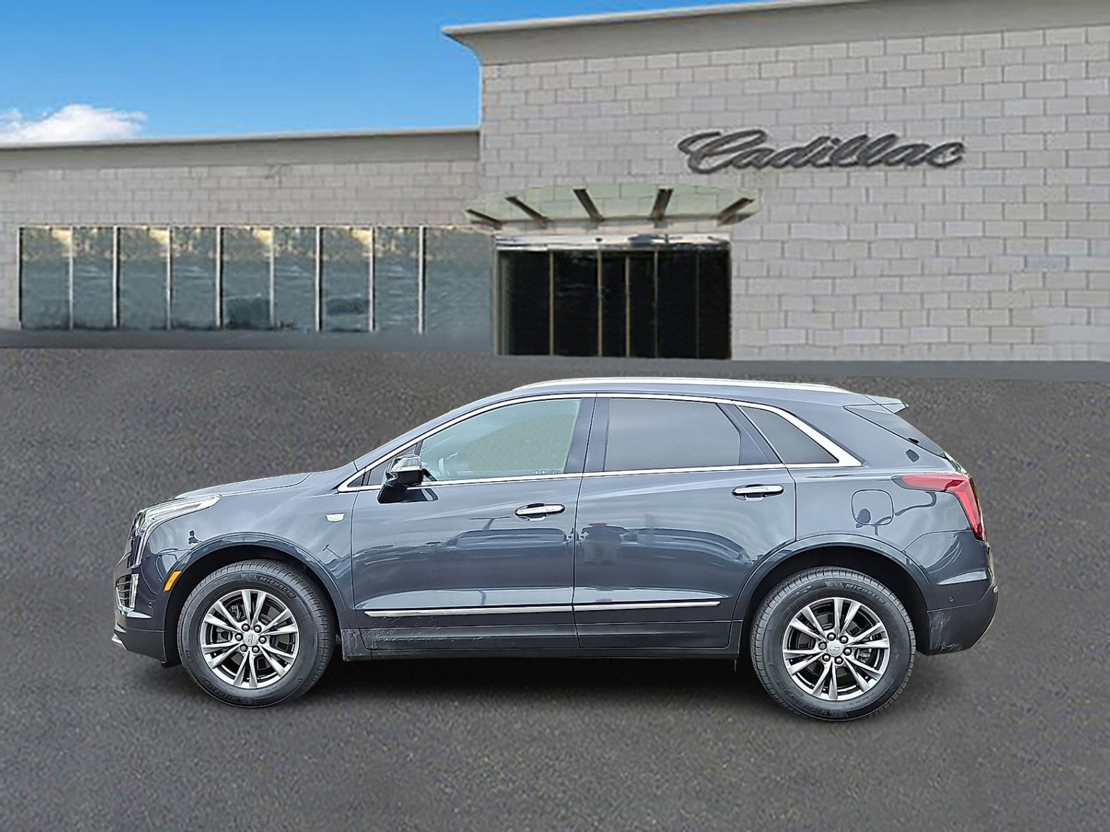 Used 2022 Cadillac XT5 Premium Luxury w/ Technology Package AWD/4WD image 7