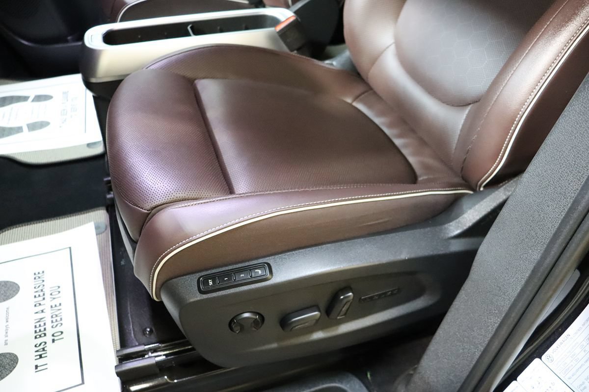 Used 2025 Volkswagen ID. Buzz Pro S RWD image 33