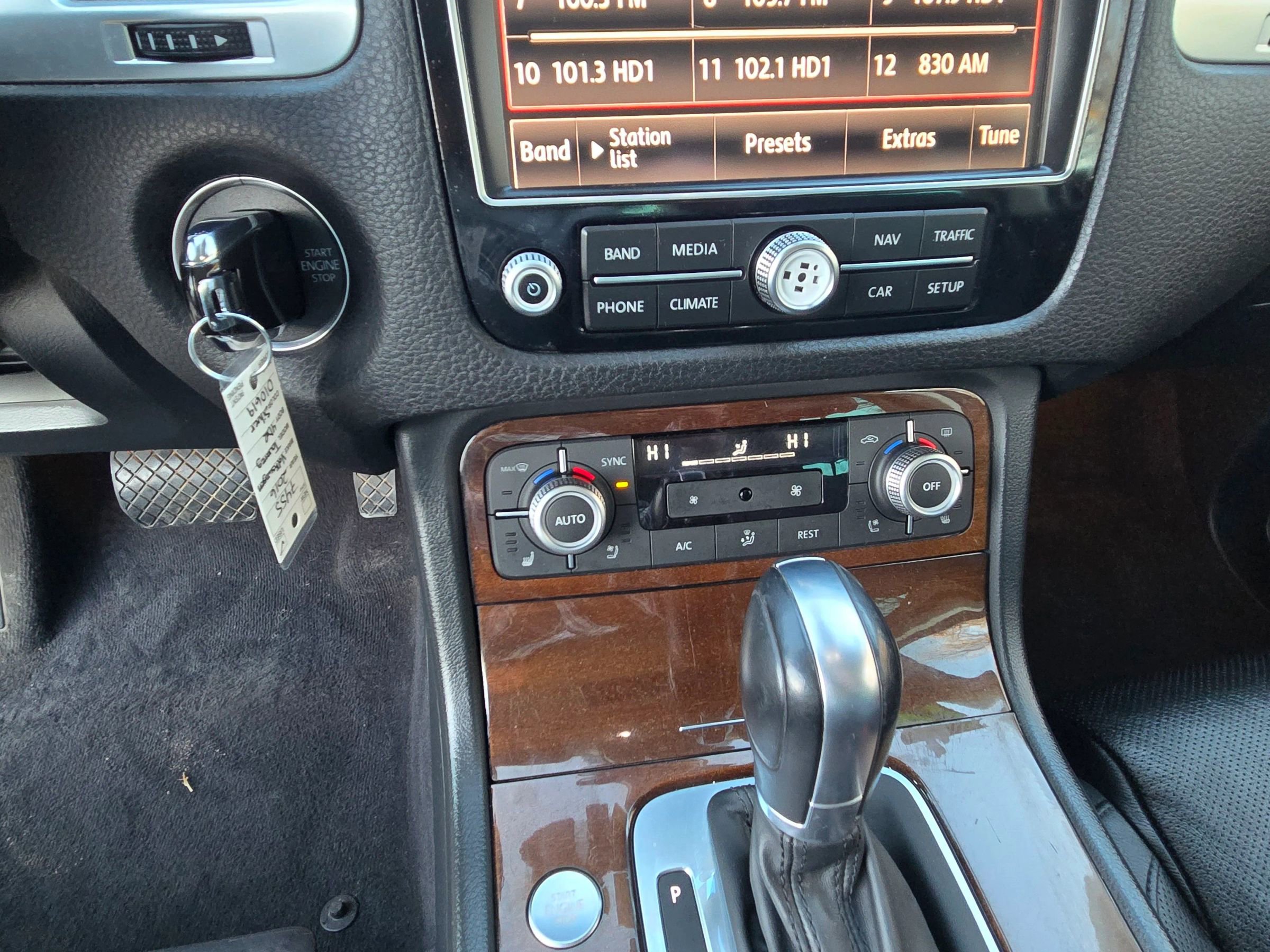 Used 2016 Volkswagen Touareg VR6 image 40