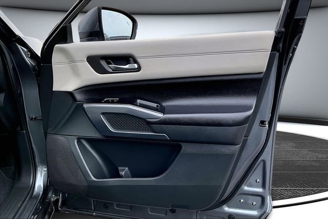 Used 2024 Nissan Pathfinder SL image 28