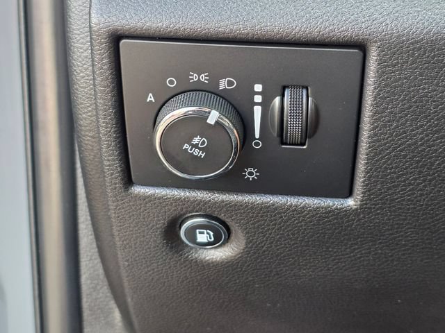 Used 2019 Jeep Grand Cherokee Altitude RWD image 39
