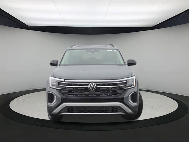 New 2026 Volkswagen Atlas Peak Edition image 2
