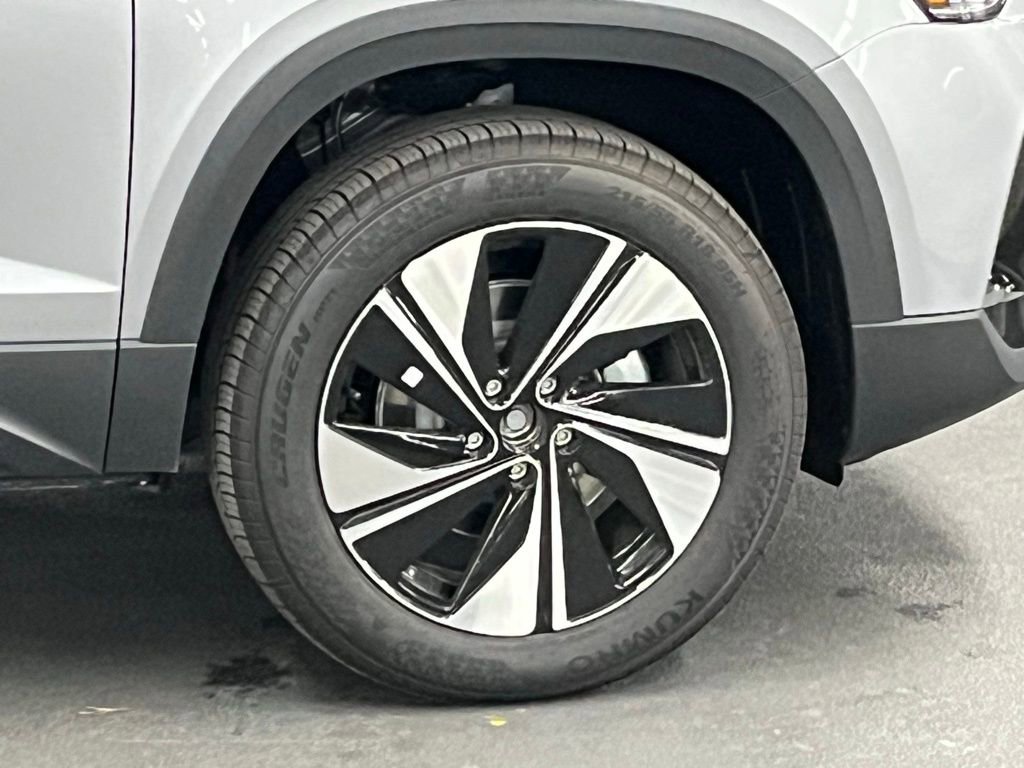 New 2025 Volkswagen Taos SE image 38