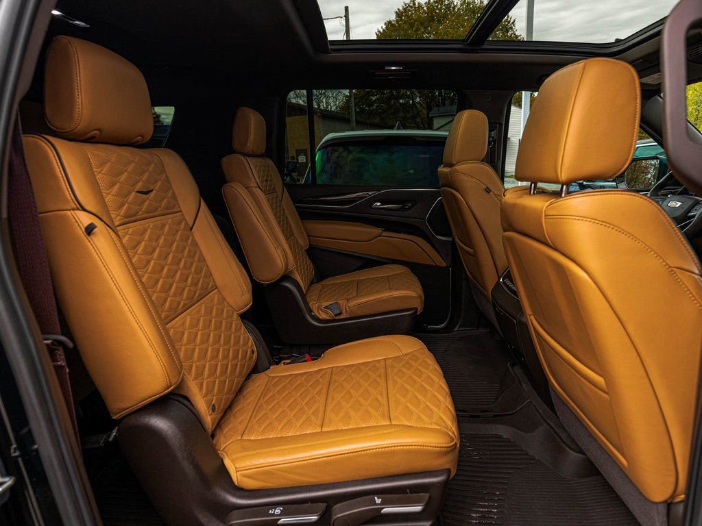 Used 2023 Cadillac Escalade ESV Sport w/ LPO, Floor Liner Package AWD/4WD image 31