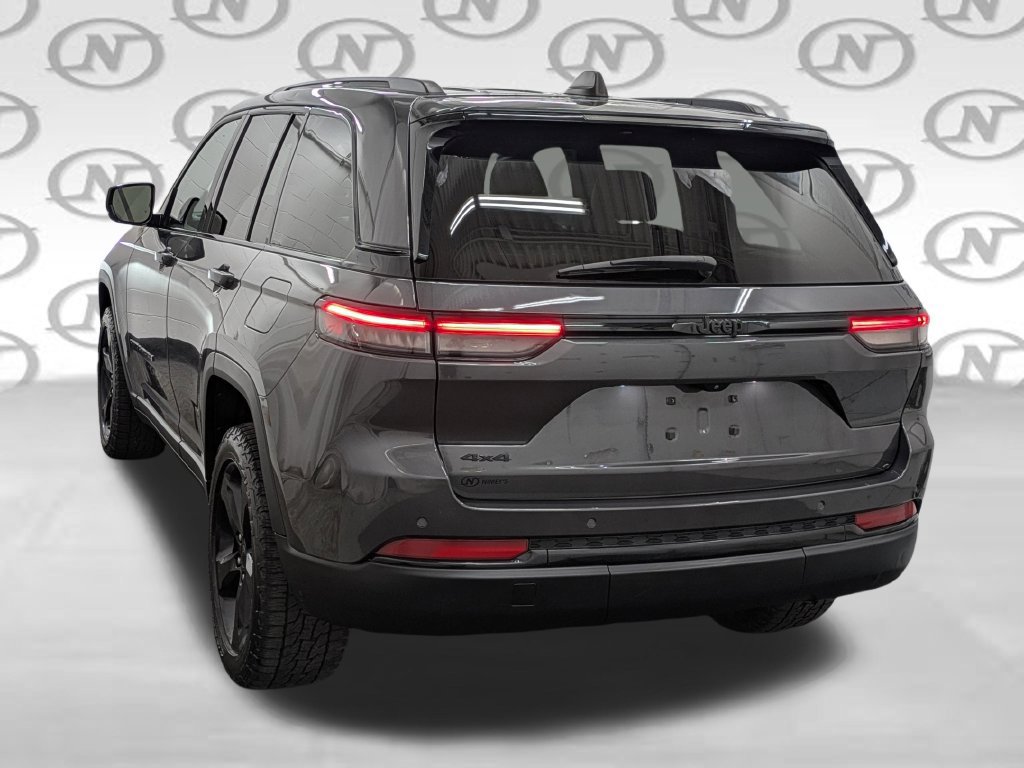 Used 2023 Jeep Grand Cherokee Altitude AWD/4WD image 36