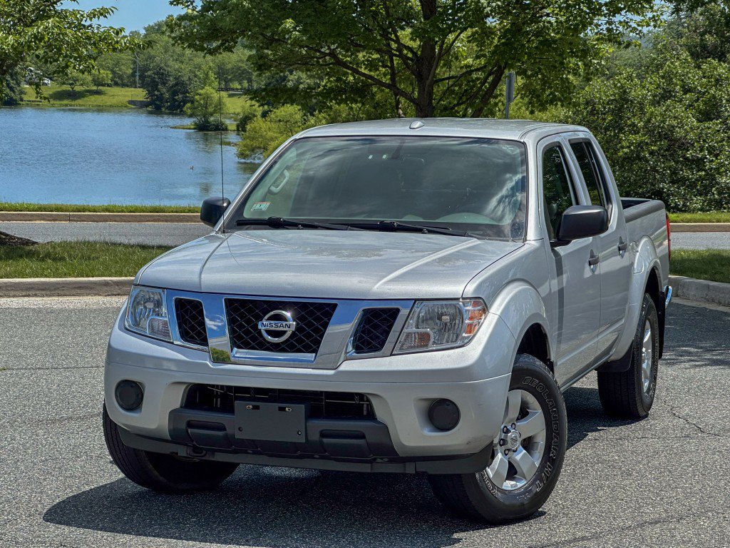 Used 2013 Nissan Frontier SV AWD/4WD image 4