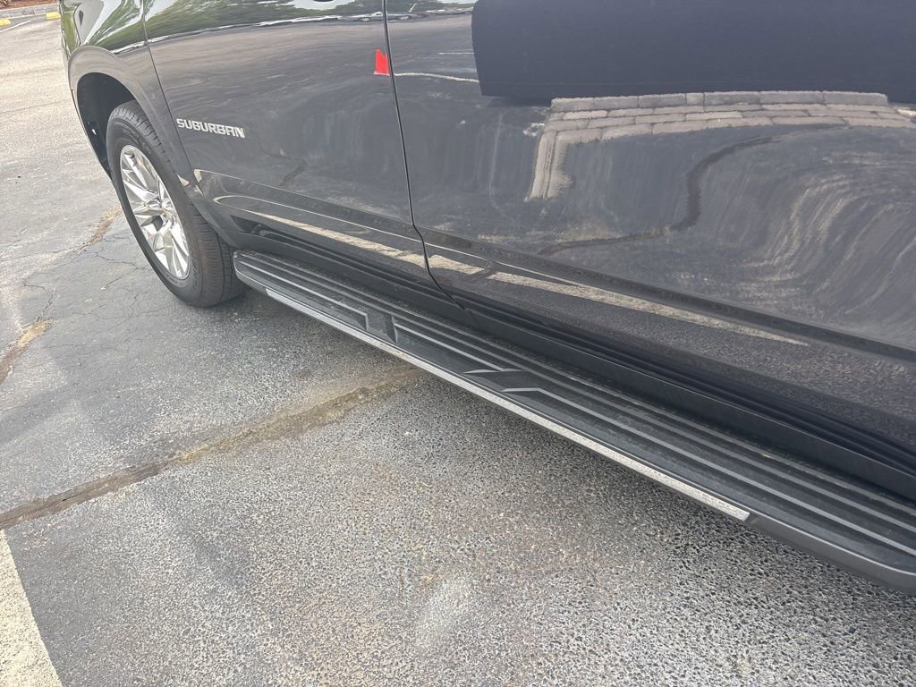 Used 2025 Chevrolet Suburban Premier RWD image 23