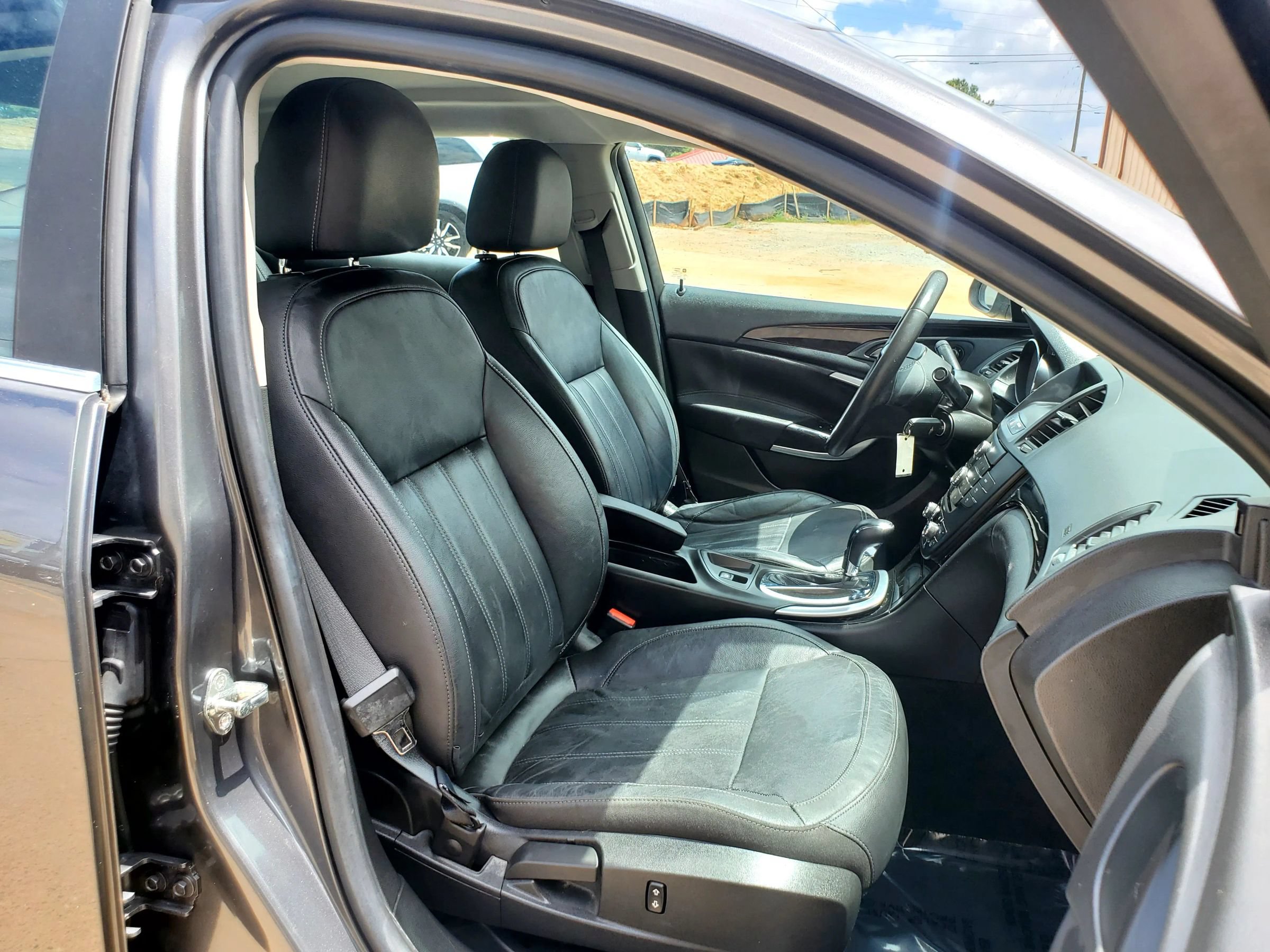 Used 2011 Buick Regal CXL FWD image 3