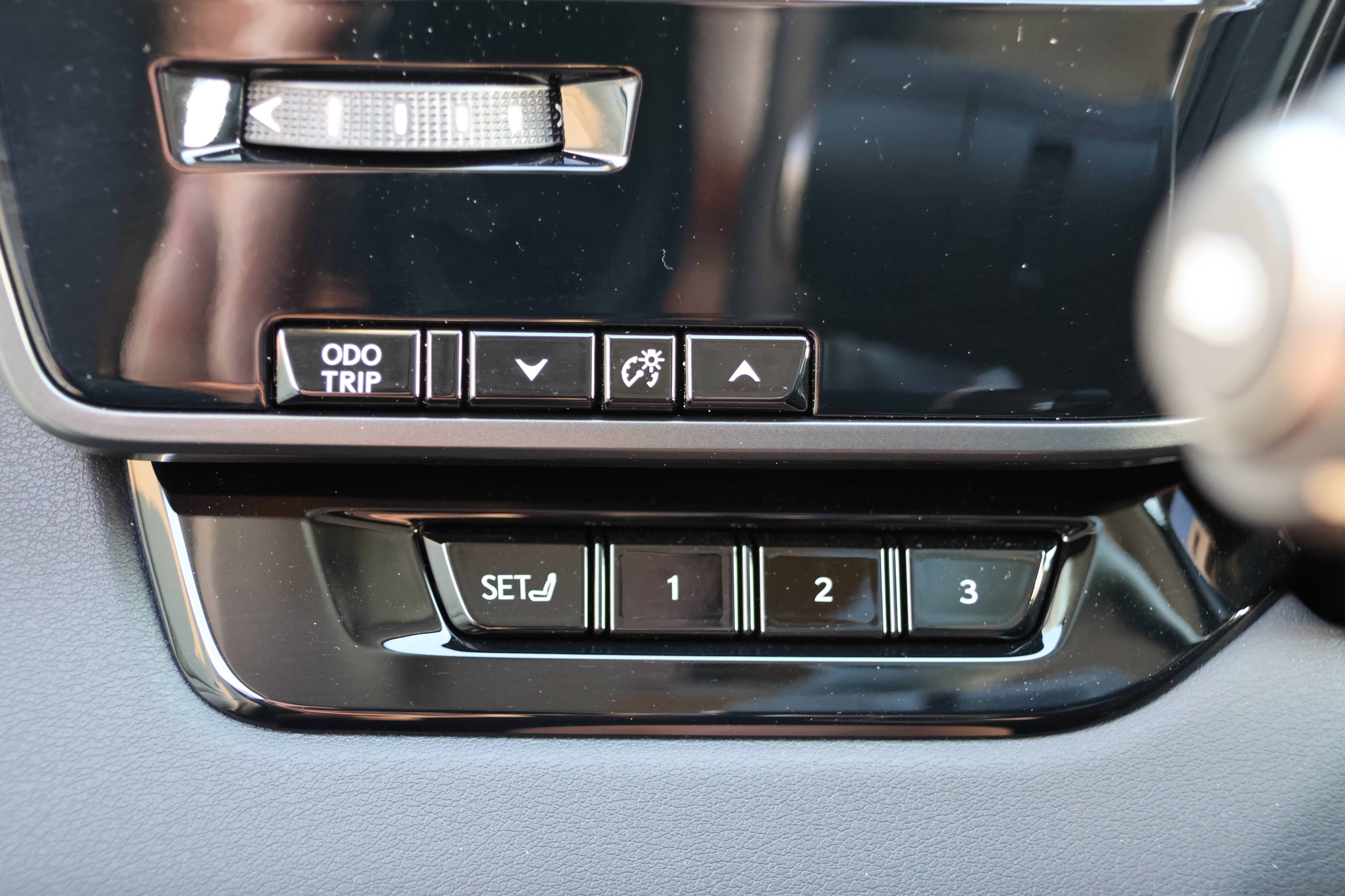 Certified 2026 Lexus RX 450h AWD w/ Convenience Package image 15