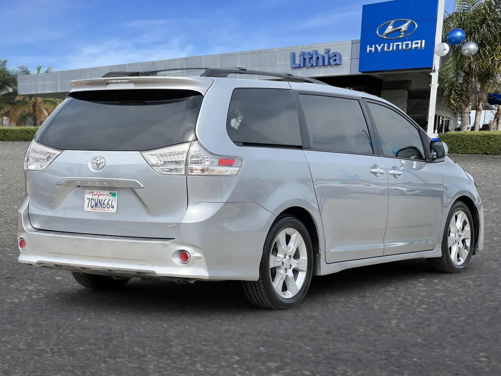 Used 2014 Toyota Sienna SE FWD video 3