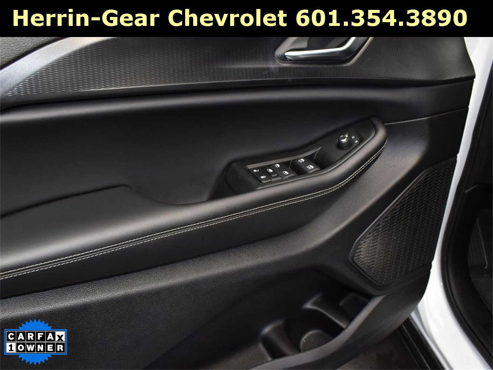 Used 2025 Jeep Grand Cherokee Altitude image 3
