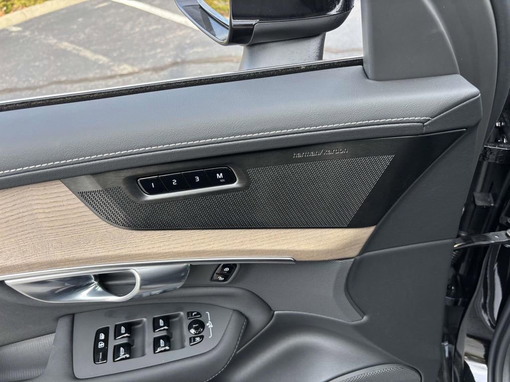 New 2026 Volvo XC90 B6 Plus w/ Protection Package Premier image 12