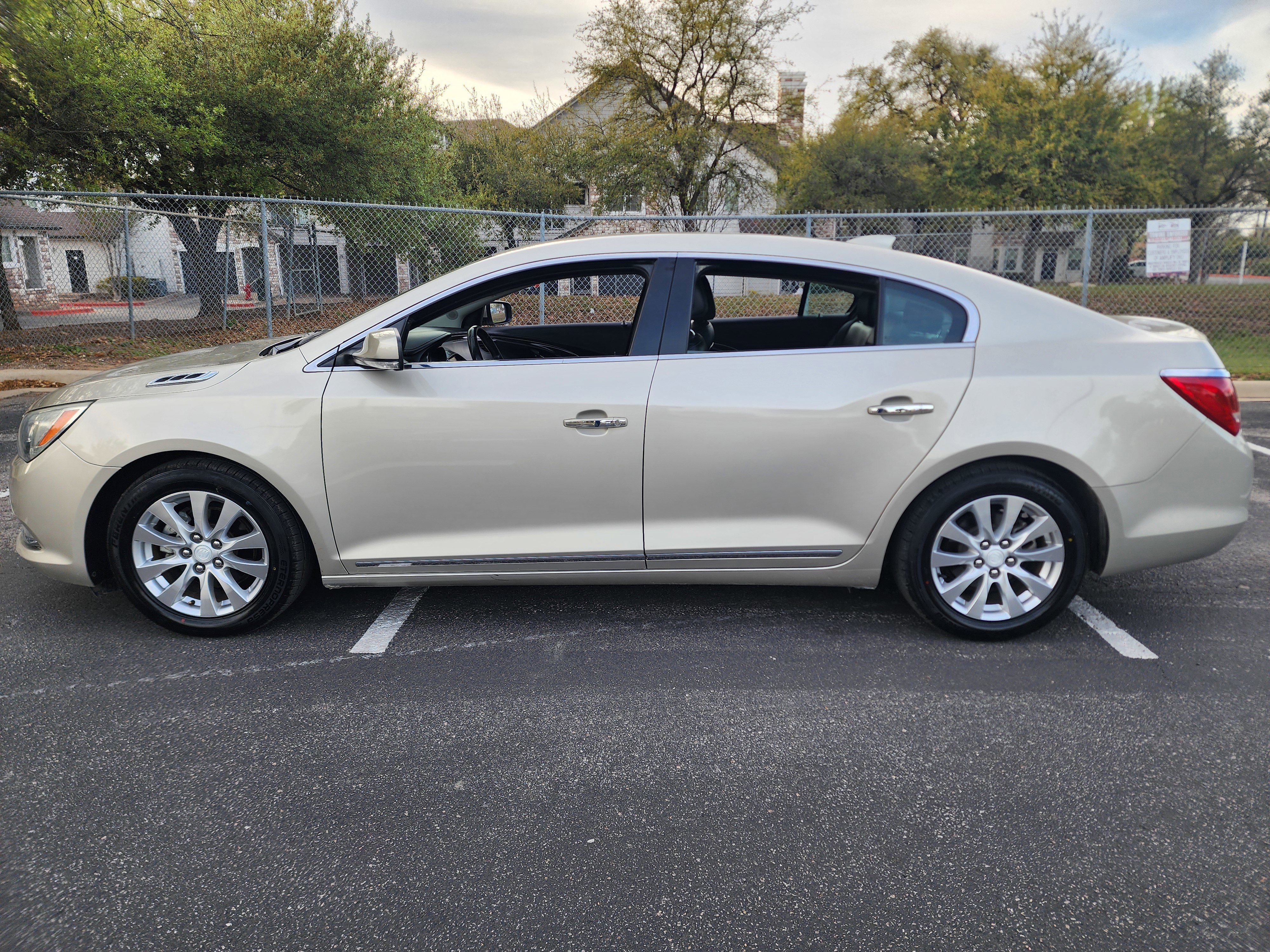 Used 2015 Buick LaCrosse Leather image 4