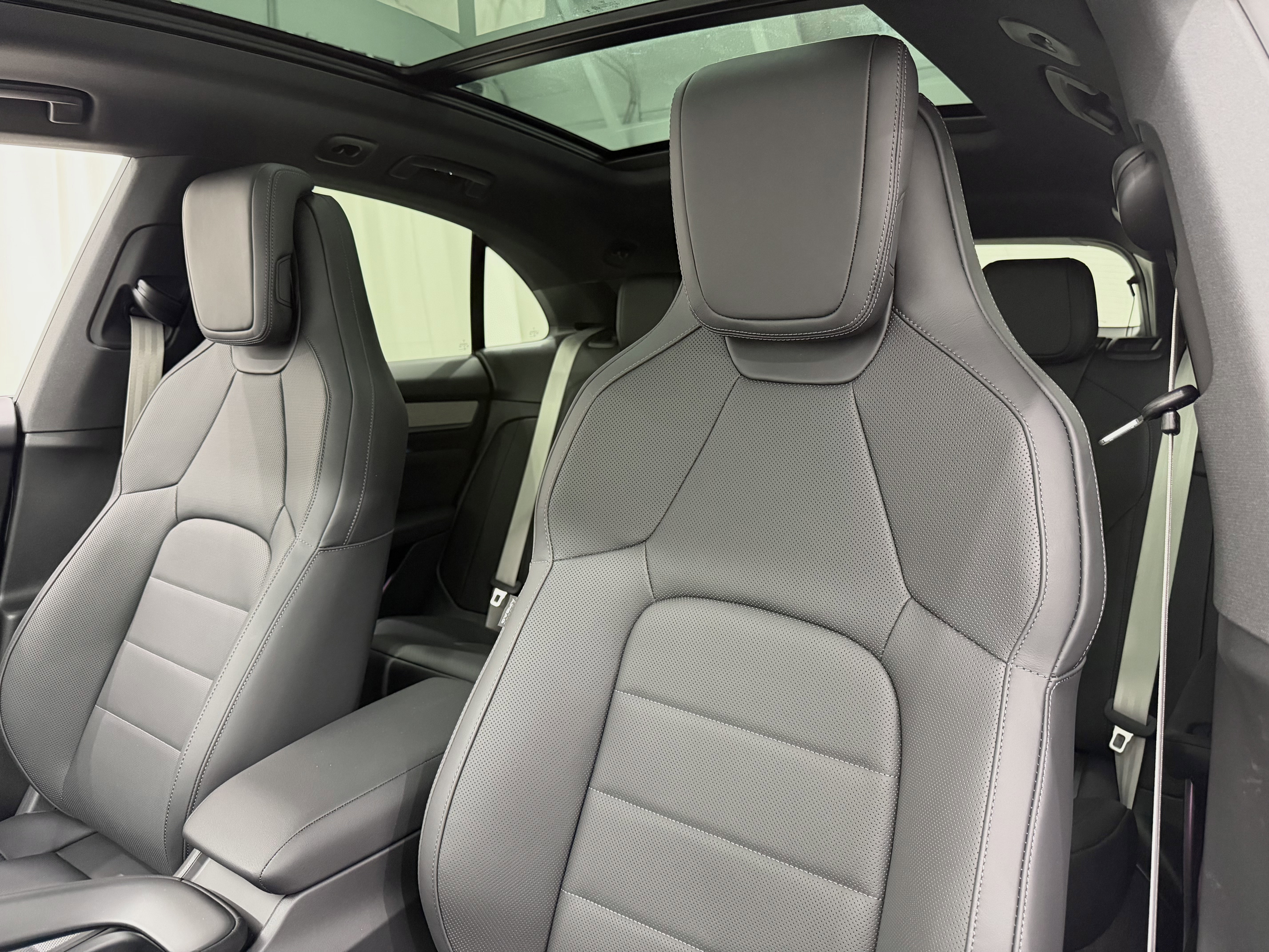 New 2026 Porsche Macan 4 Electric image 33