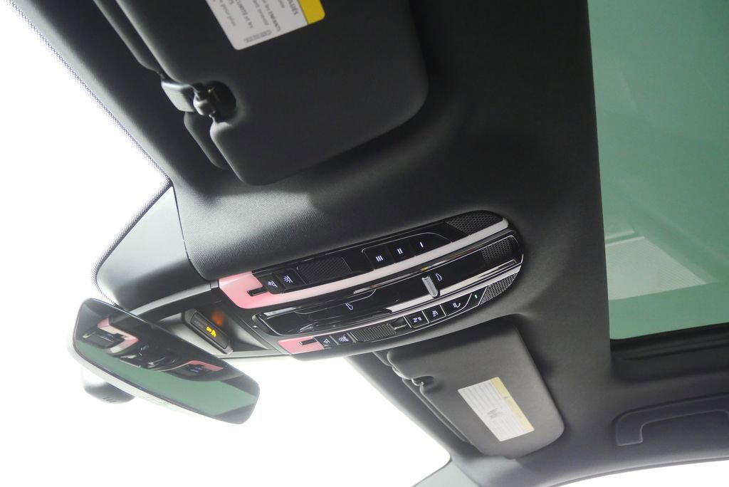 Used 2021 Porsche Cayenne AWD/4WD image 16