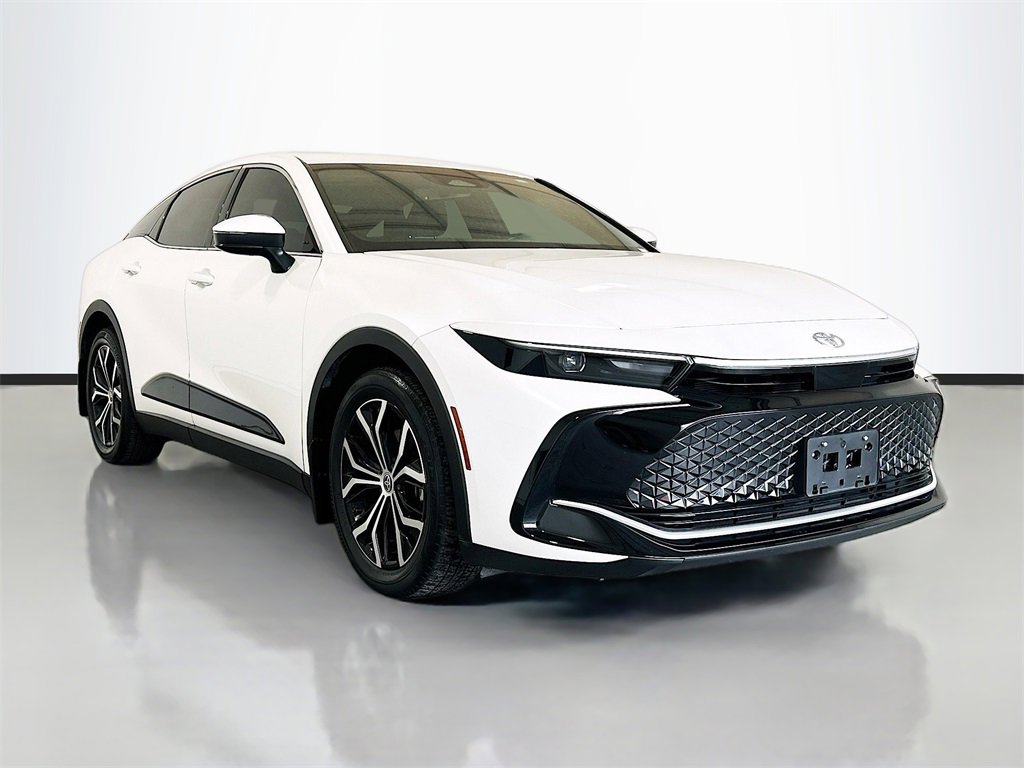 Used 2023 Toyota Crown XLE image 3