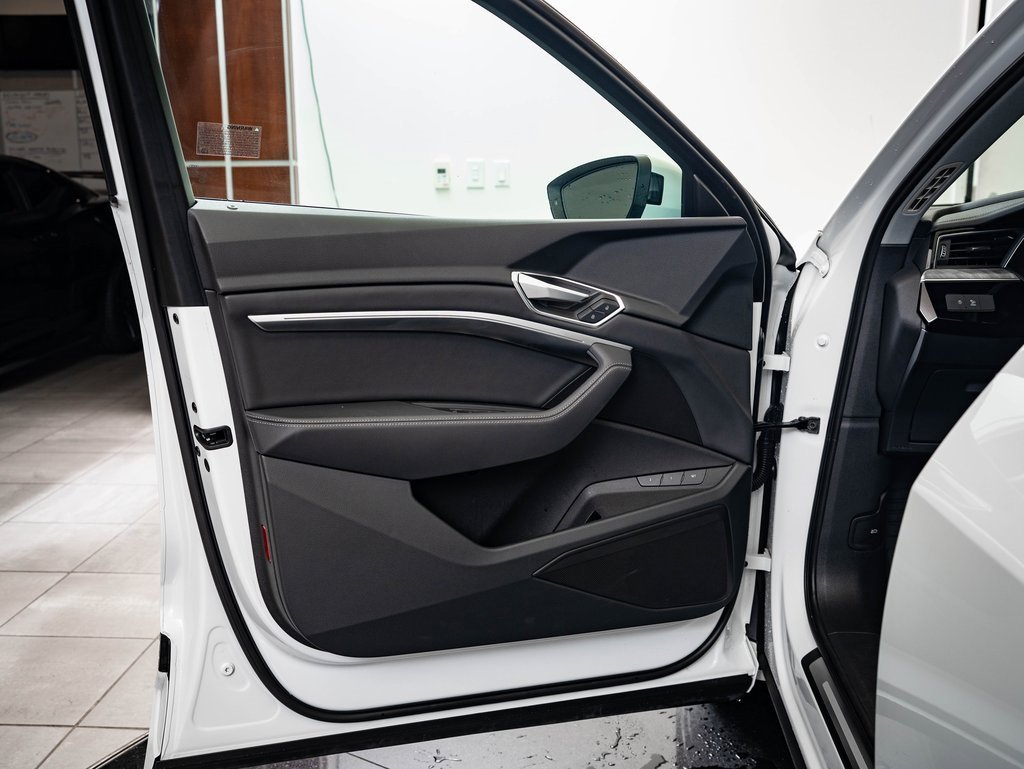 Used 2022 Audi e-tron Premium w/ Convenience Plus Package image 25