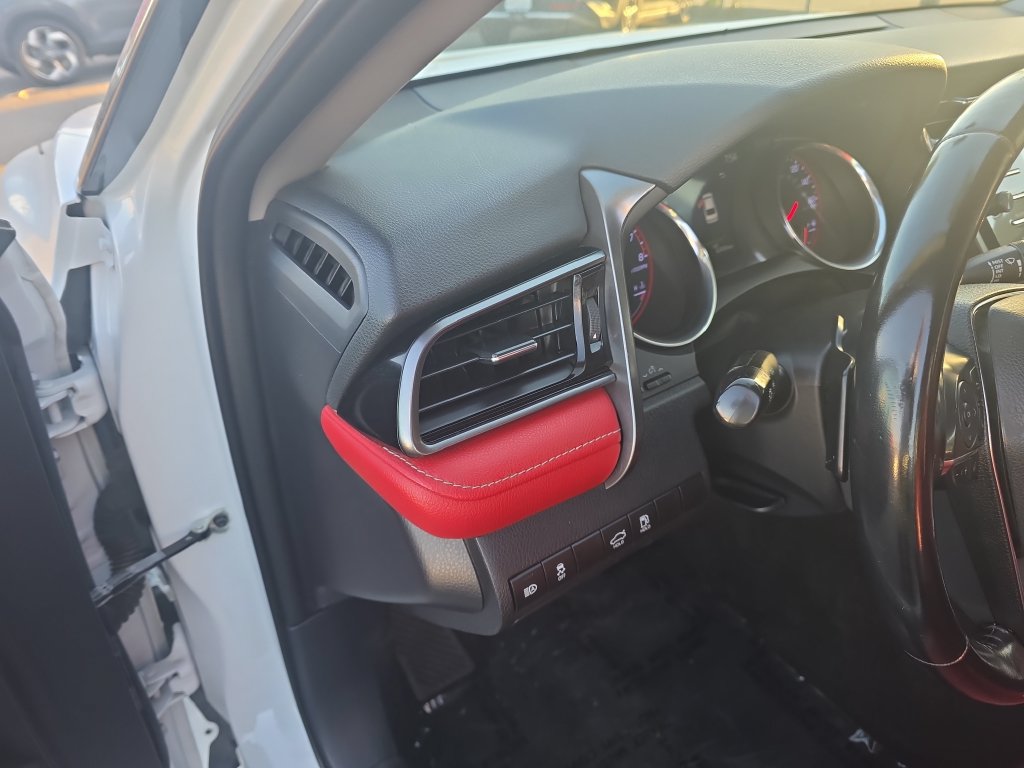 Used 2019 Toyota Camry XSE FWD image 28