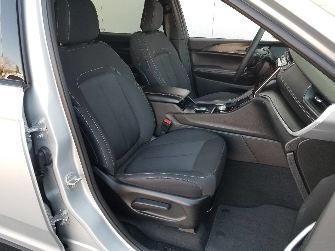 Certified 2024 Jeep Grand Cherokee L Laredo w/ Luxury Tech Group I AWD/4WD image 13