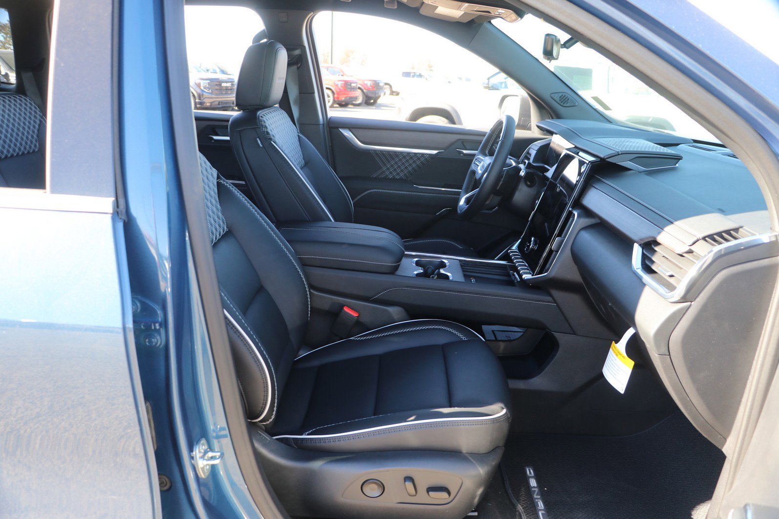 New 2026 GMC Acadia Denali w/ Super Cruise Package image 34