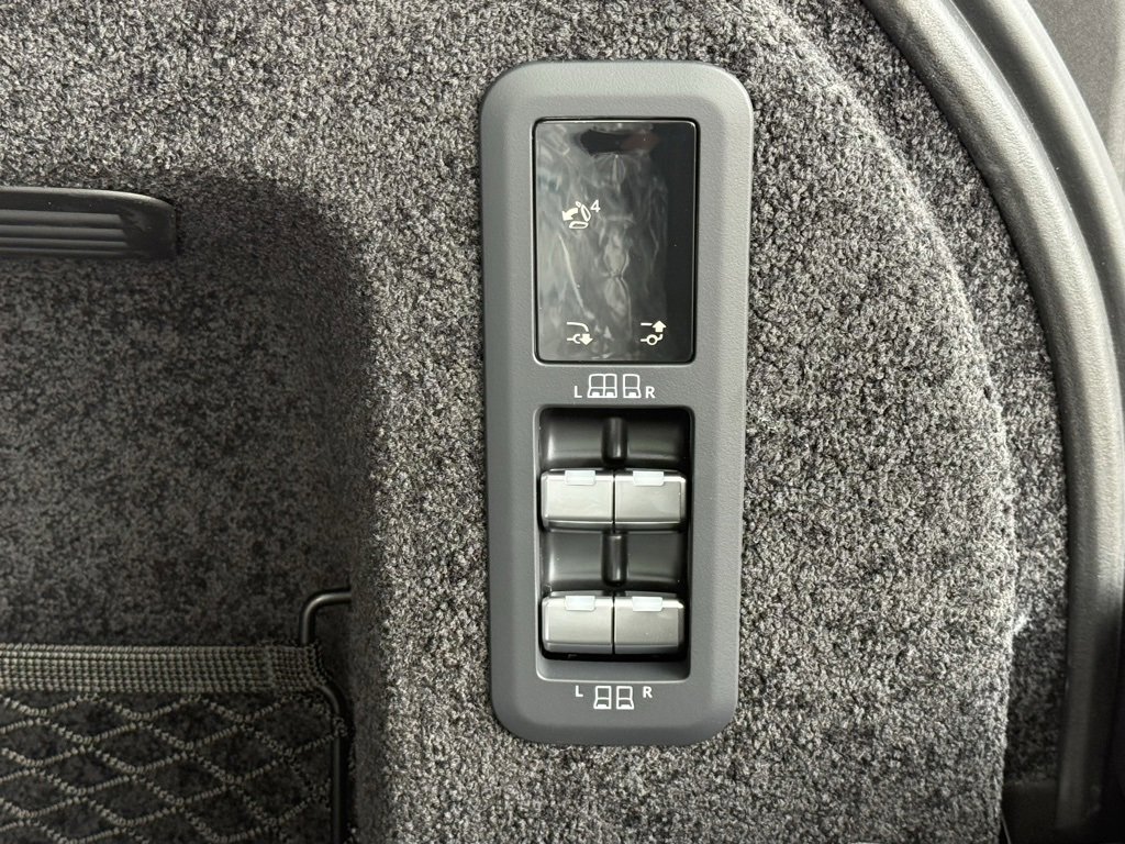 New 2025 Land Rover Range Rover Long Wheelbase SE image 38