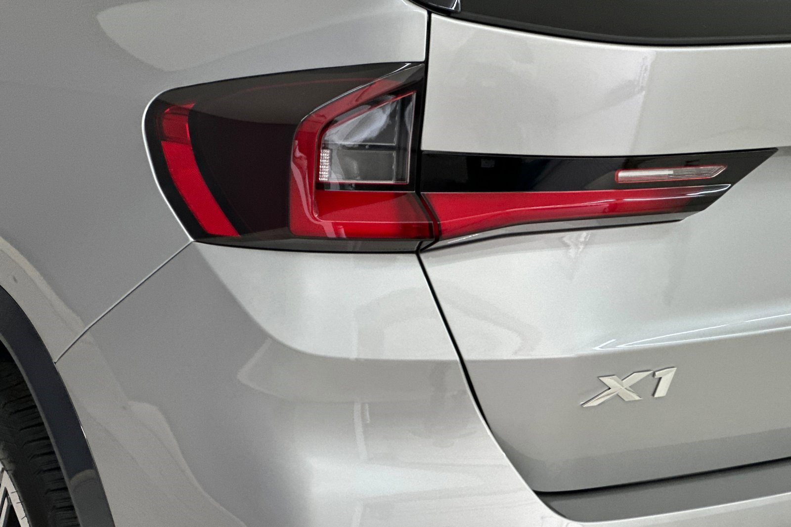 Used 2025 BMW X1 xDrive28i w/ Convenience Package image 13